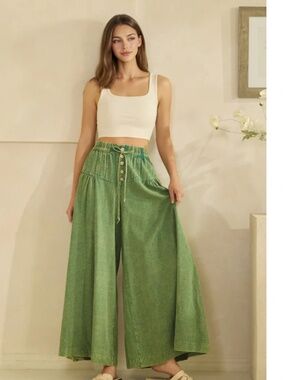 📦 Oli and Hali “ Carrie “ Oli & Hali Washed Pintuck Wide Leg Jeans